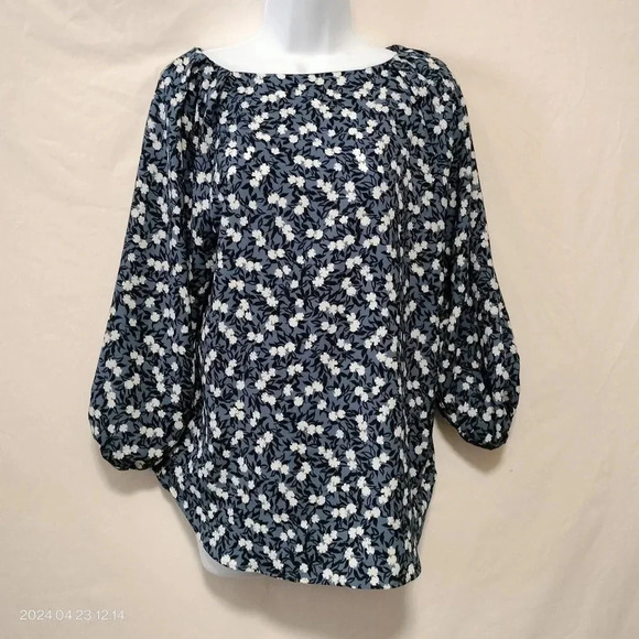 Ann Taylor size Small 3/4 Sleeves Blue Floral Pleated Blouse Top - Picture 2 of 10